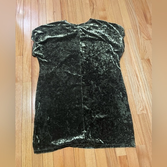 Forever 21 Green Velvet Dress Size 1X - Picture 6 of 8